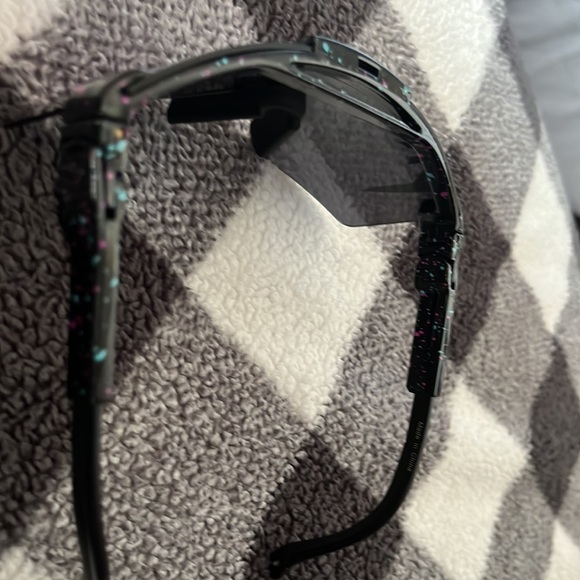 doesn’t fit and is basically new - Picture 4 of 8